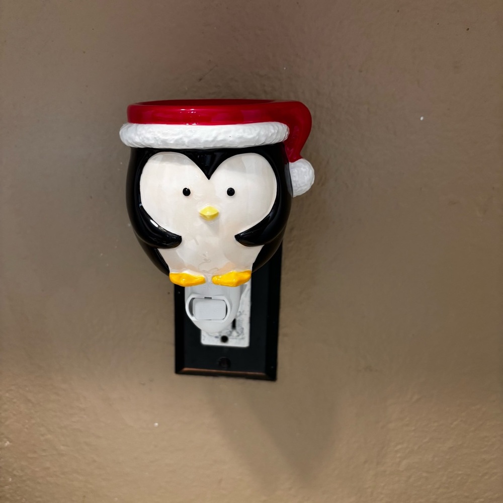 Scentsy Baby Tux Penguin Holiday Wall Plug In Night Light
